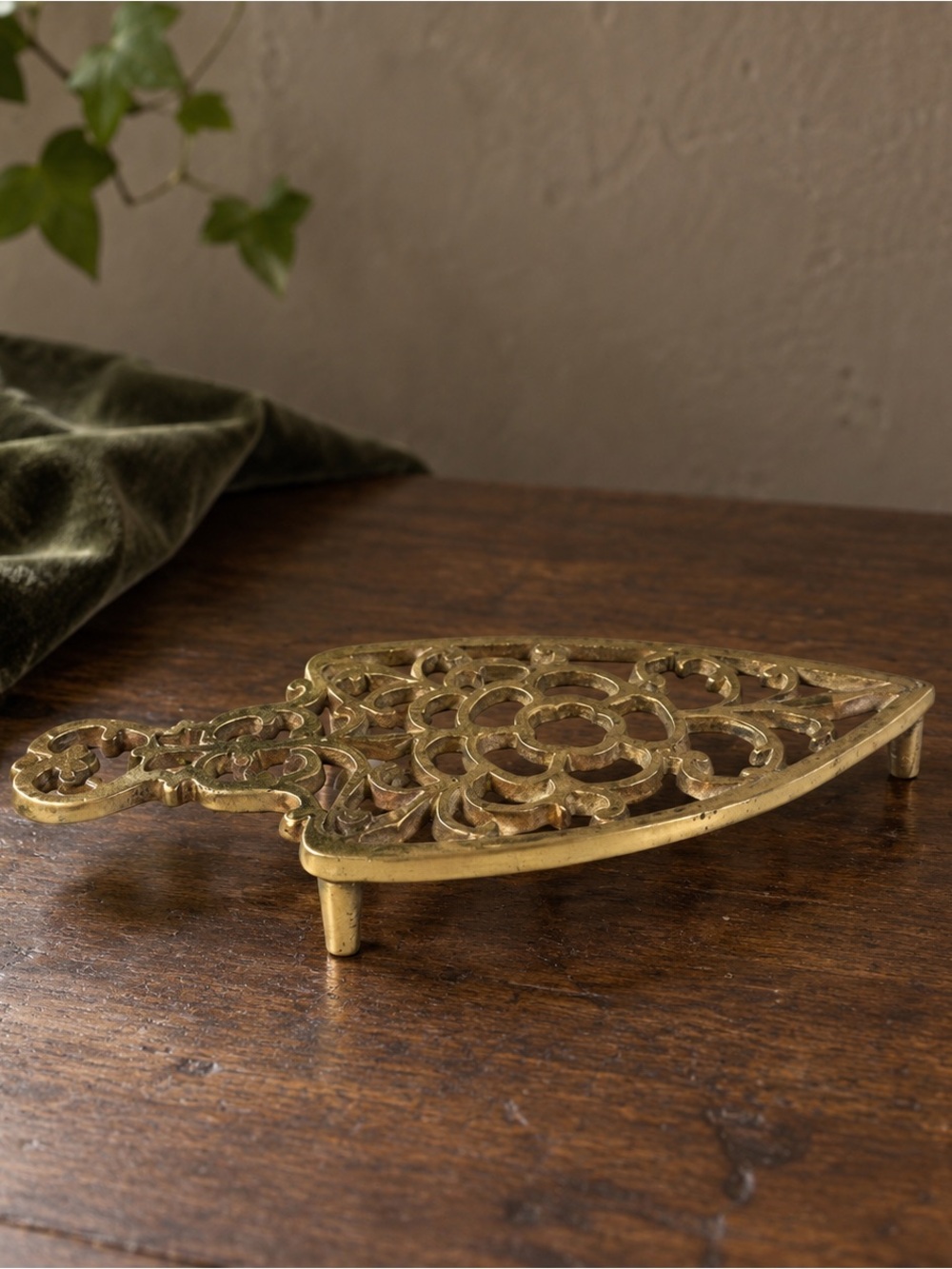 Cottagecore Farmhouse Ornate Vintage Brass Filigree Floral Trivet Footed